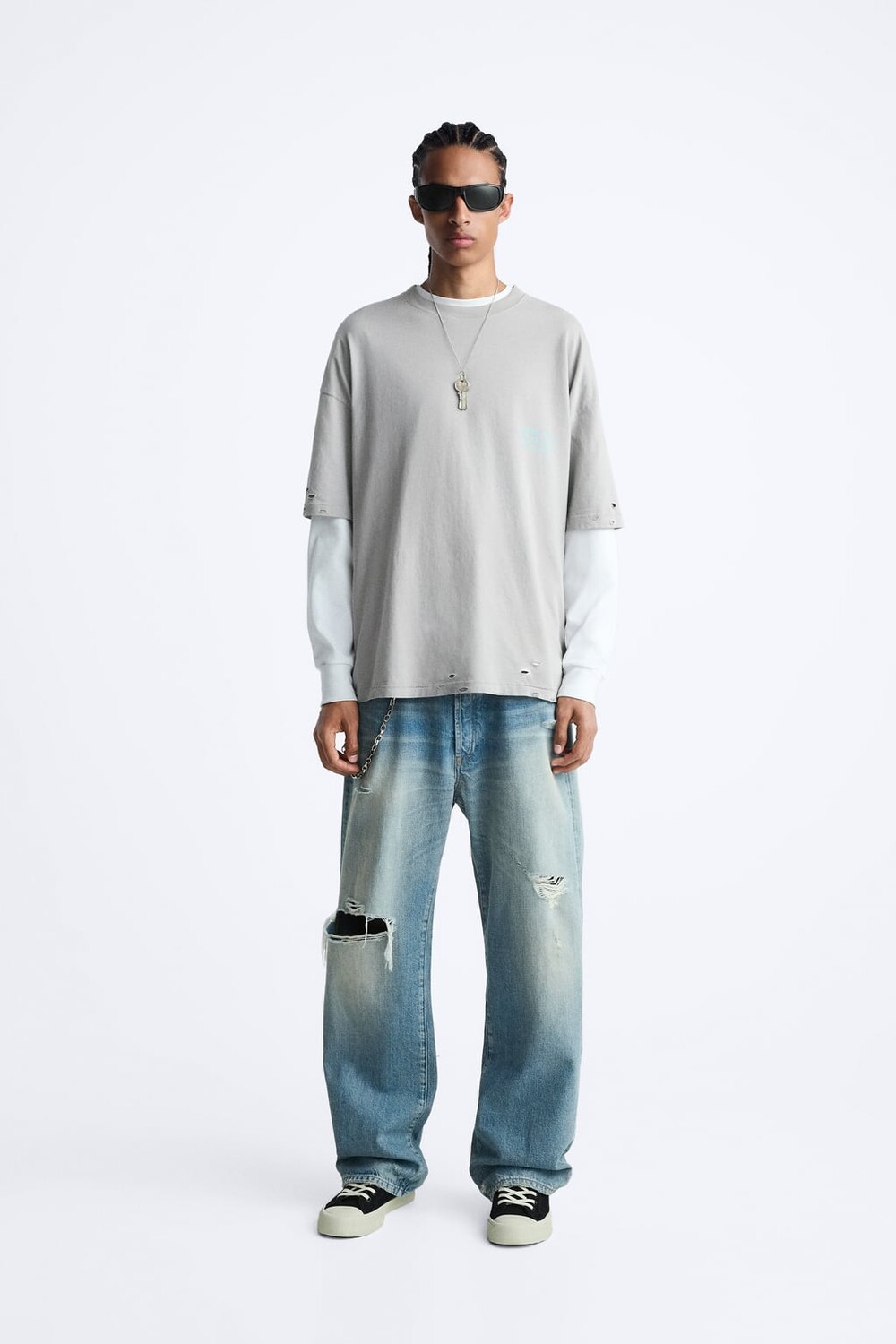 

Рваная футболка со слоганом ZARA, серый