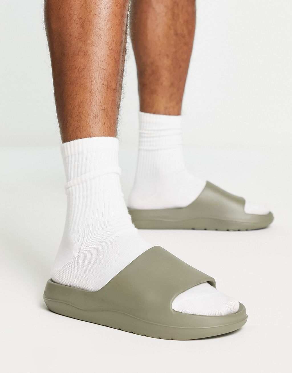

Массивные шлепанцы цвета хаки ASOS DESIGN
