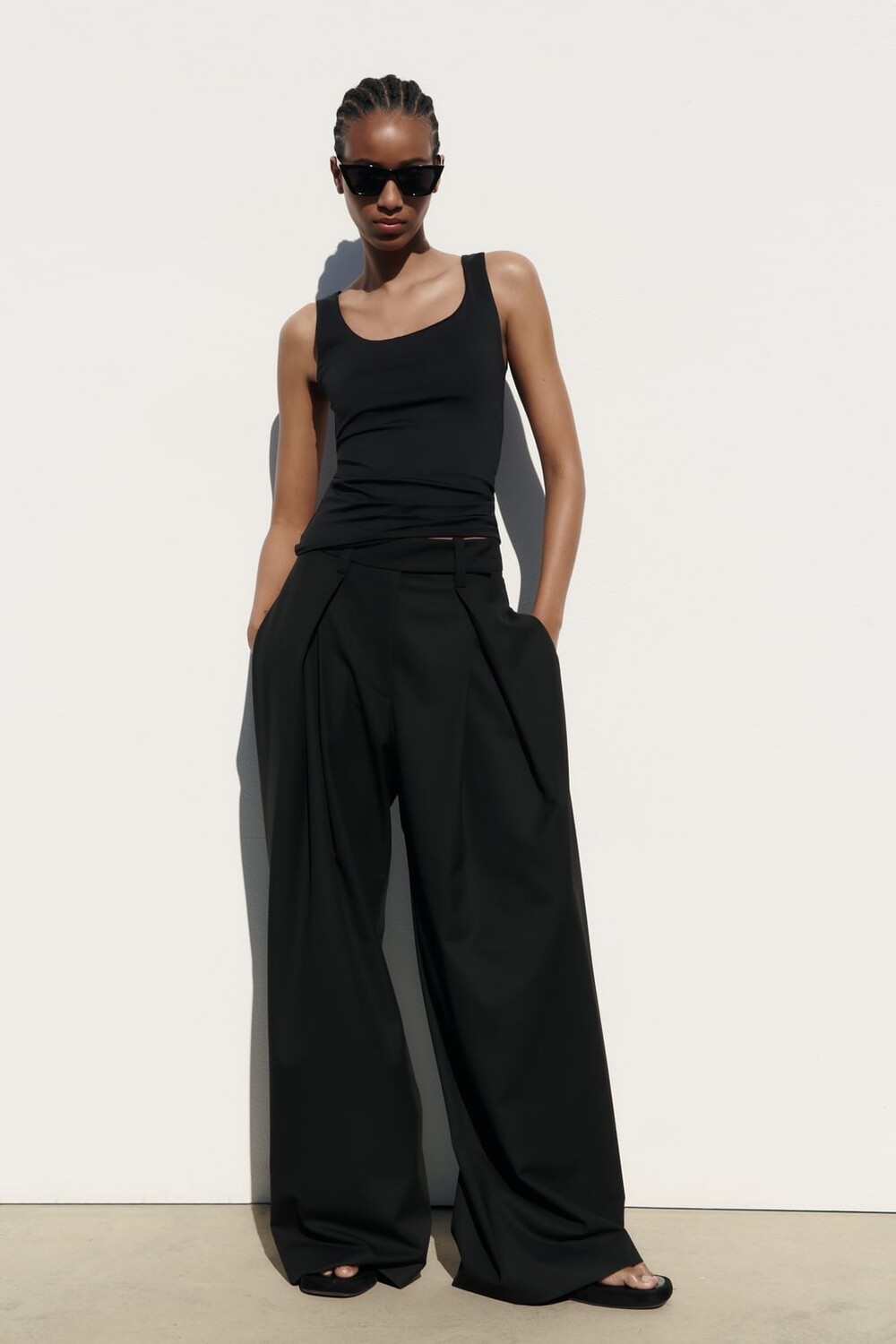 

Топ из полиамида на широких лемах ZARA, черный