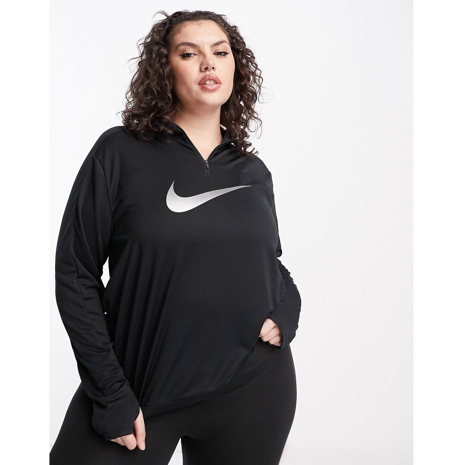 

Черный топ с длинными рукавами и молнией до половины на молнии Nike Running Plus Swoosh