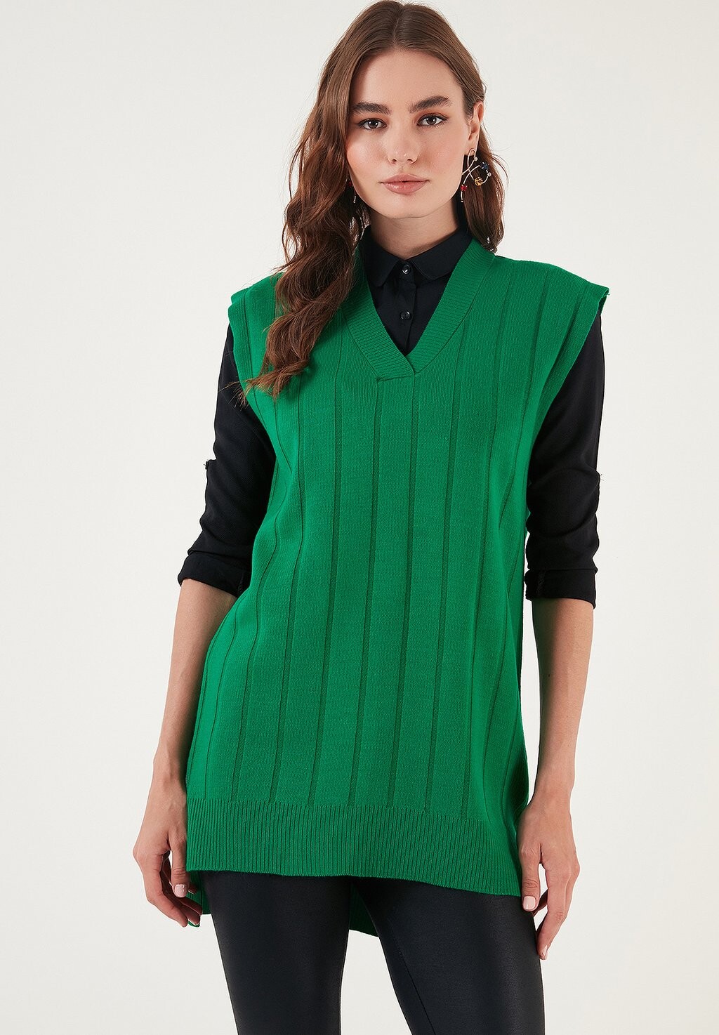 

Базовая футболка REGULAR FIT LELA, цвет benetton