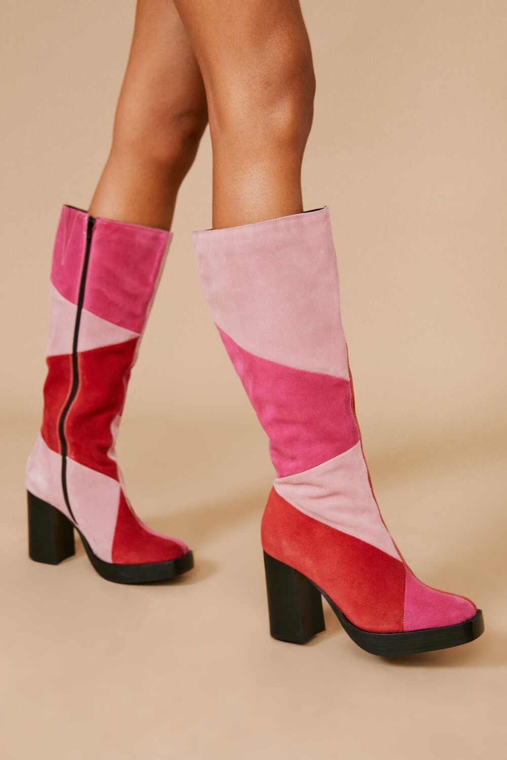 

Сапоги до колена из настоящей замши на платформе Nasty Gal, розовый