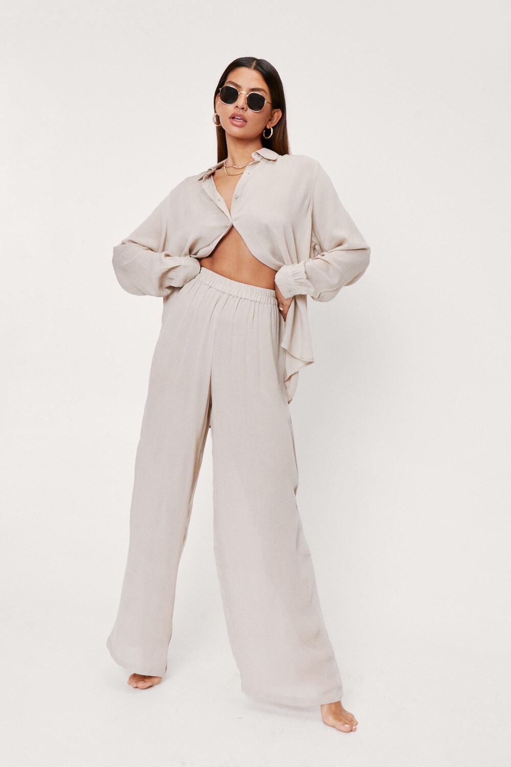 

Комбинированный комплект из рубашки оверсайз и широких брюк Nasty Gal, бежевый
