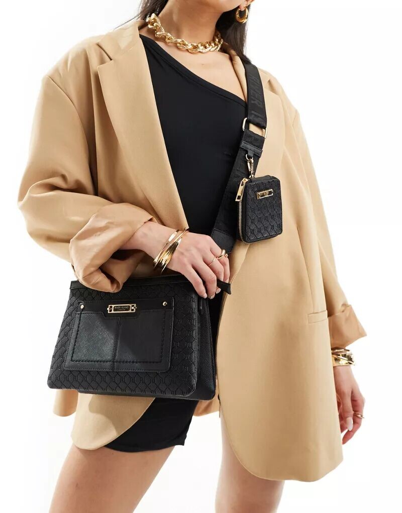 

Черная сумка на плечо с тисненой монограммой River Island