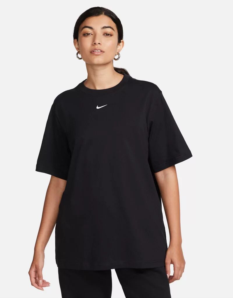 Черная футболка бойфренда Nike с маленьким логотипом Swoosh