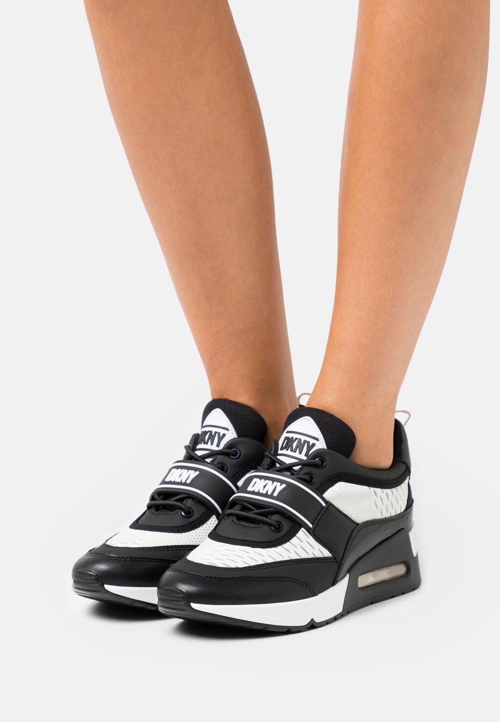 

Кроссовки DKNY