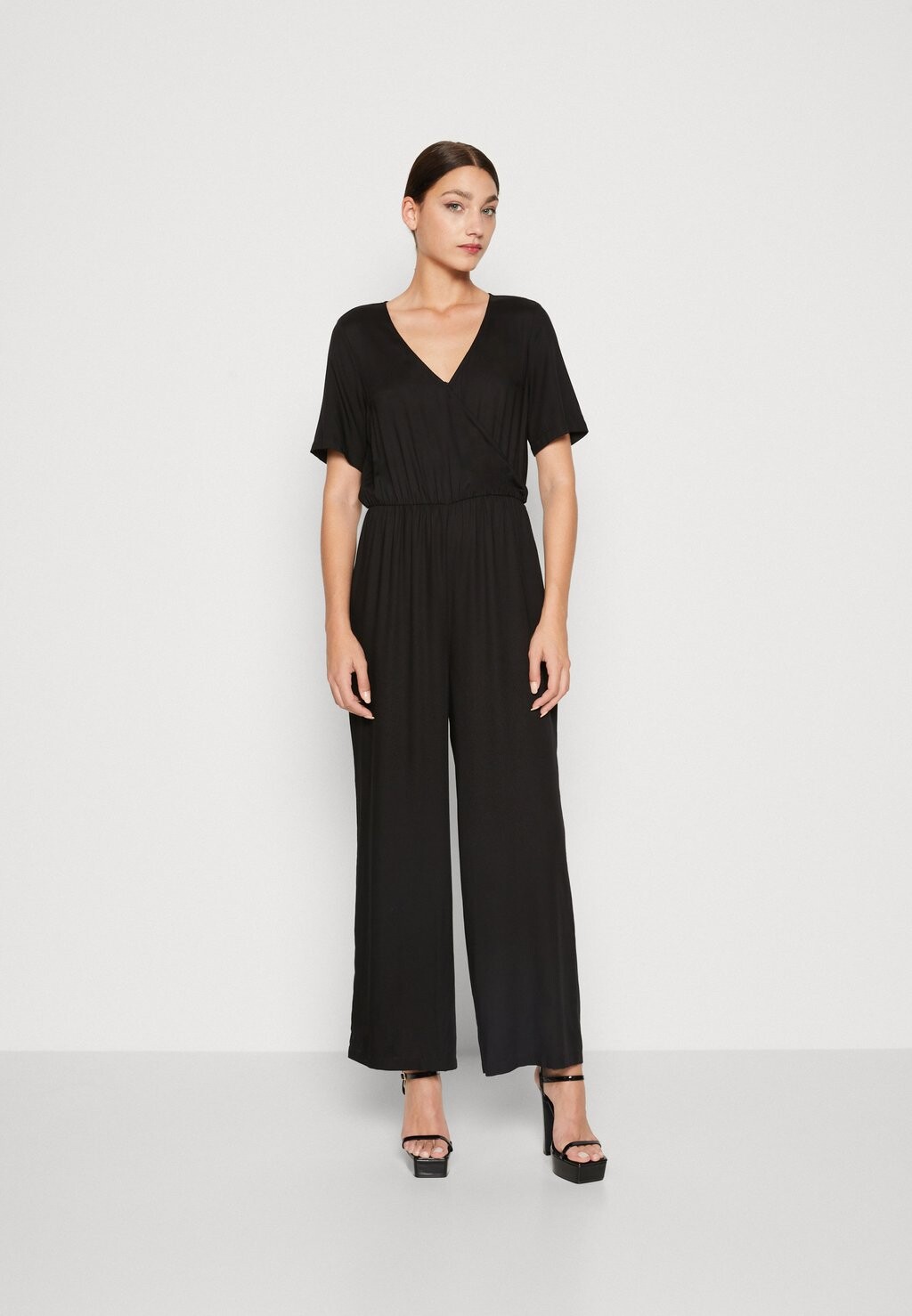 

Комбинезон Monki, черный