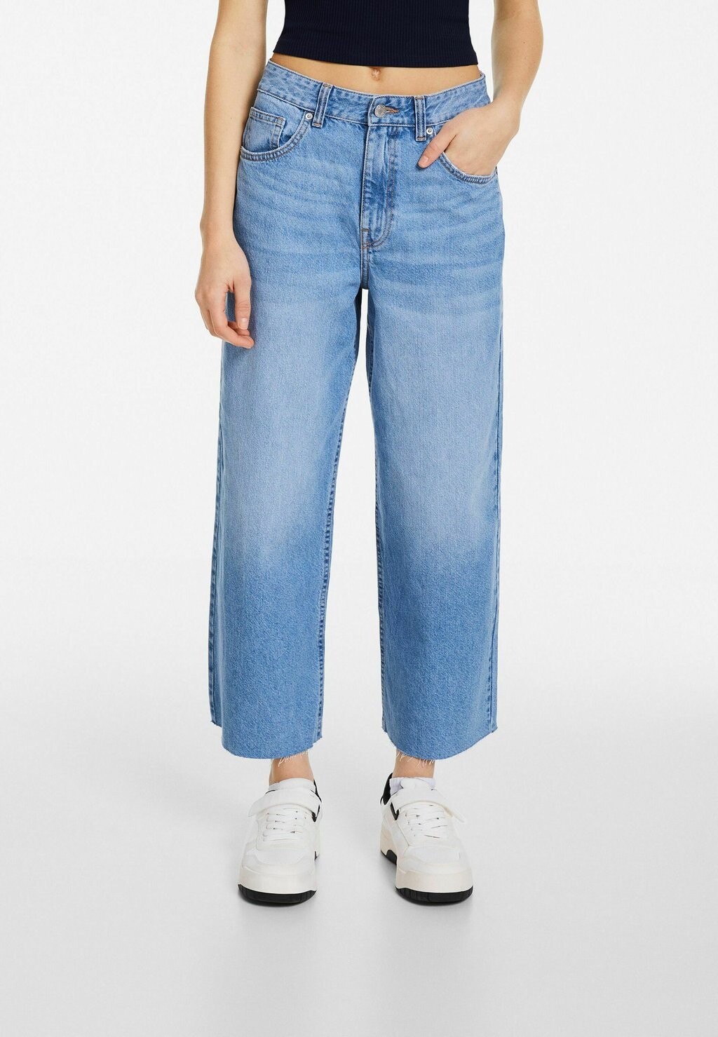 

Расклешенные джинсы Bershka