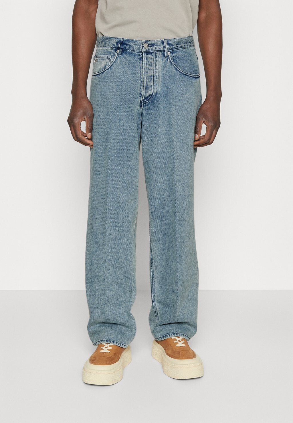 

Джинсы свободного кроя Emporio Armani