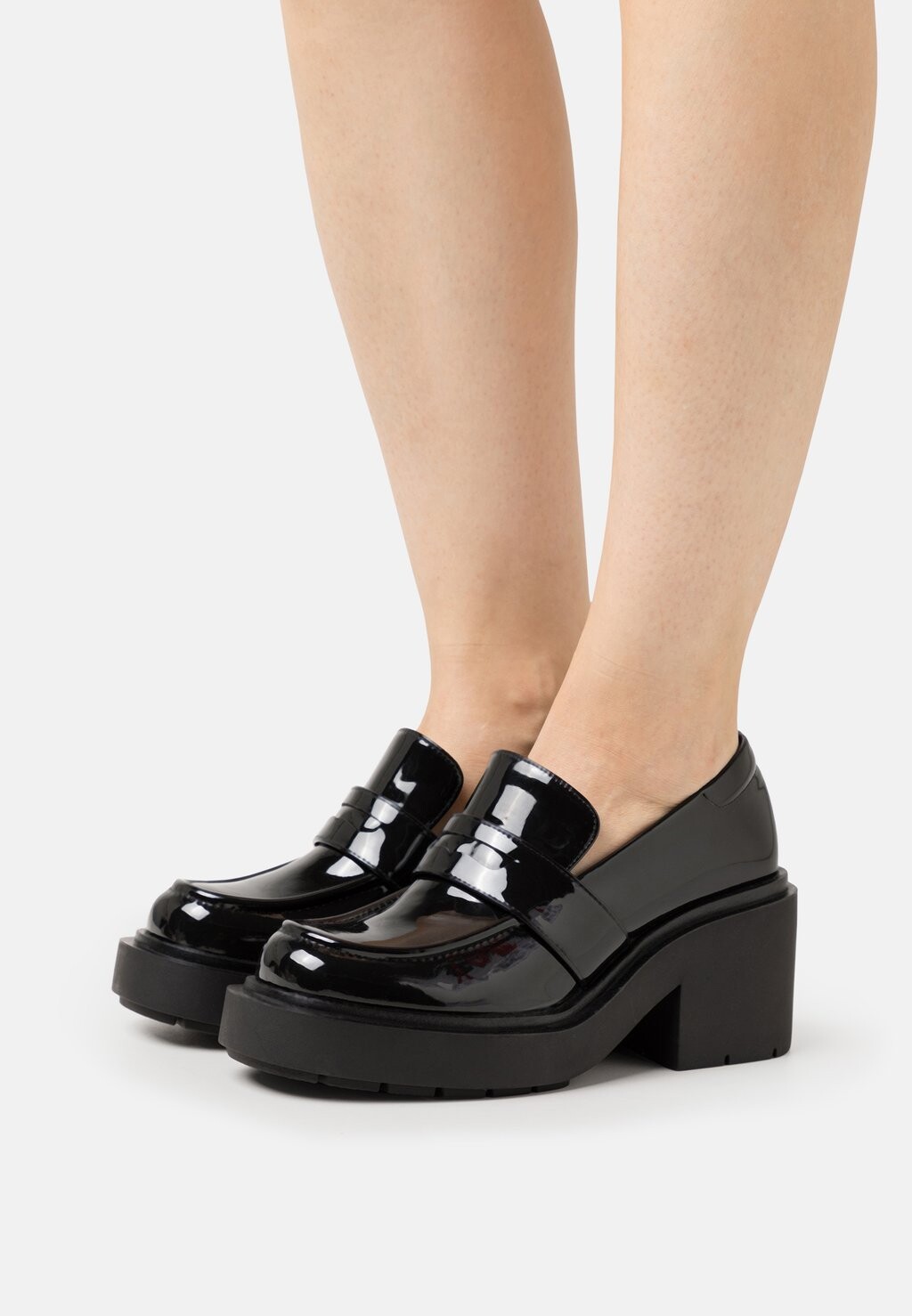 

Лоферы Monki