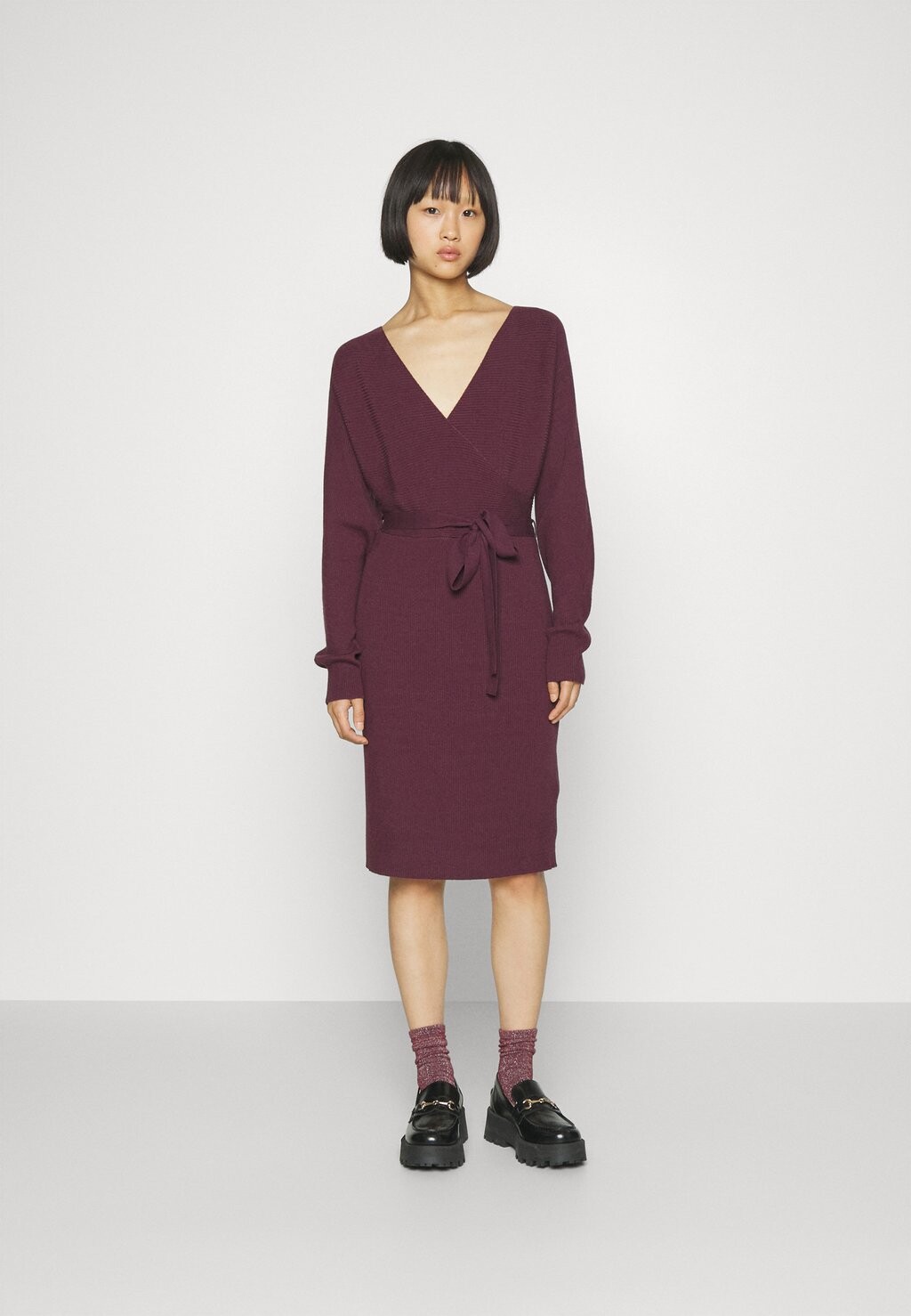 

Платье Vero Moda Petite VMHOLLYREM DRESS, цвет winetasting