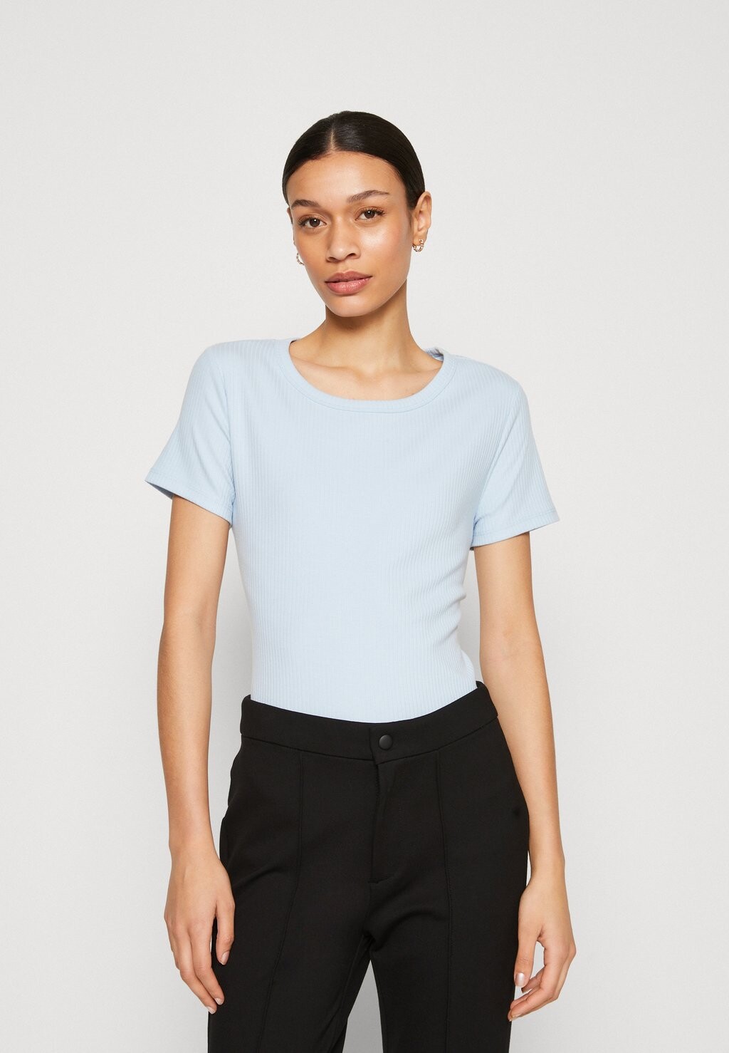 

Базовая футболка GAP