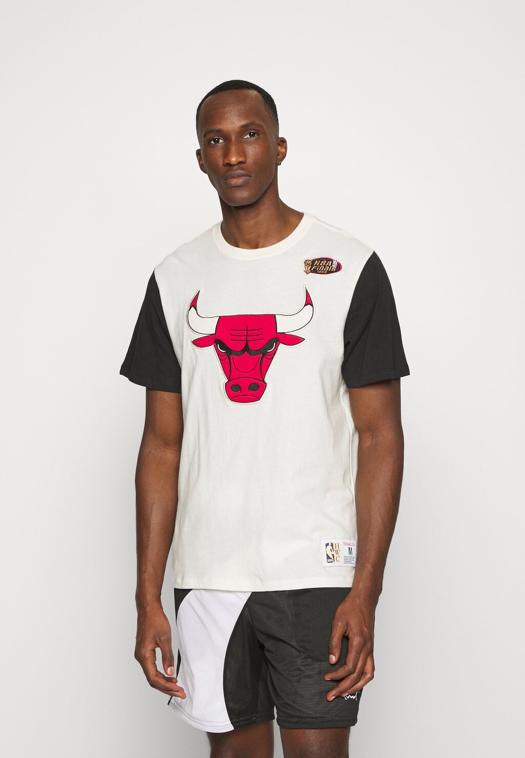 

Футболка с принтом Mitchell & Ness, молочный, Черный