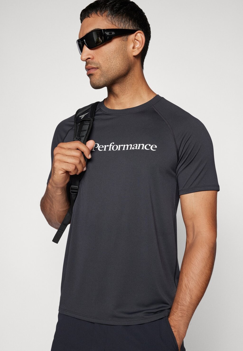 

Принт на футболке ACTIVE TEE Peak Performance, черный
