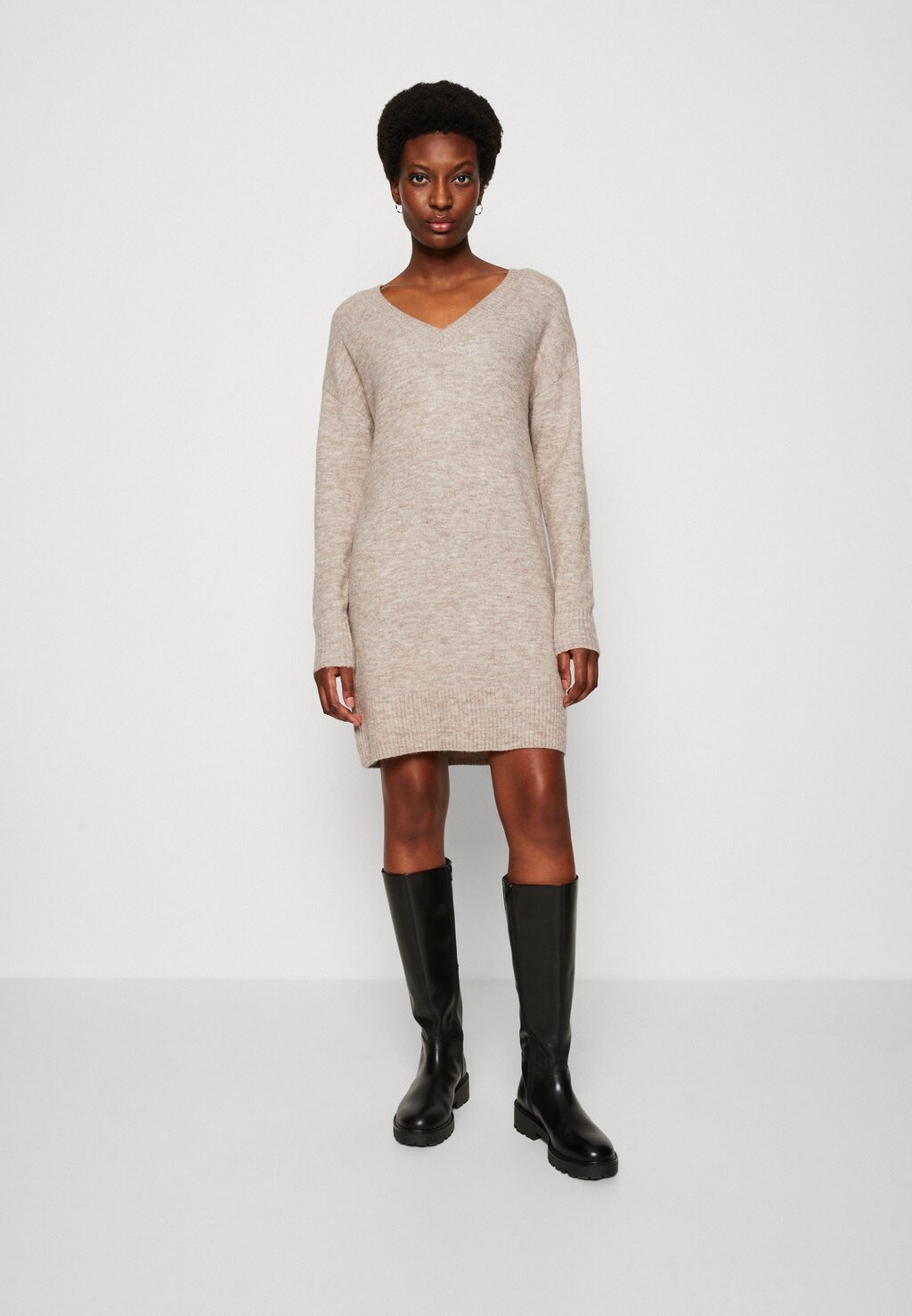 

Вязаное платье GAP, бежевый