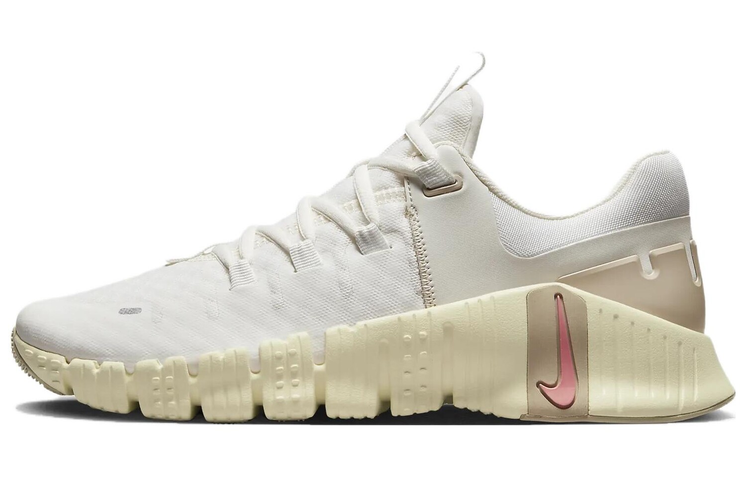 

Кроссовки Nike Wmns Free Metcon 5, белый (Размер 39.5 RU)
