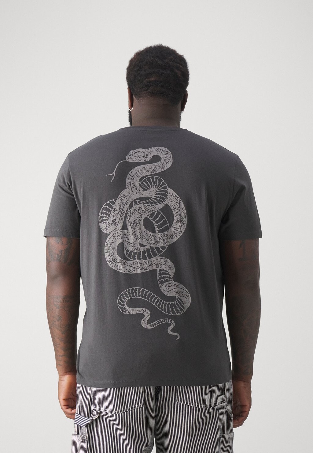 

Футболка с принтом JORSERP TEE CREW NECK Jack & Jones, цвет raven