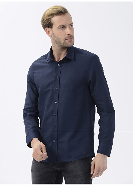 Мужская рубашка темно-синяя с воротником на пуговицах Pierre Cardin
