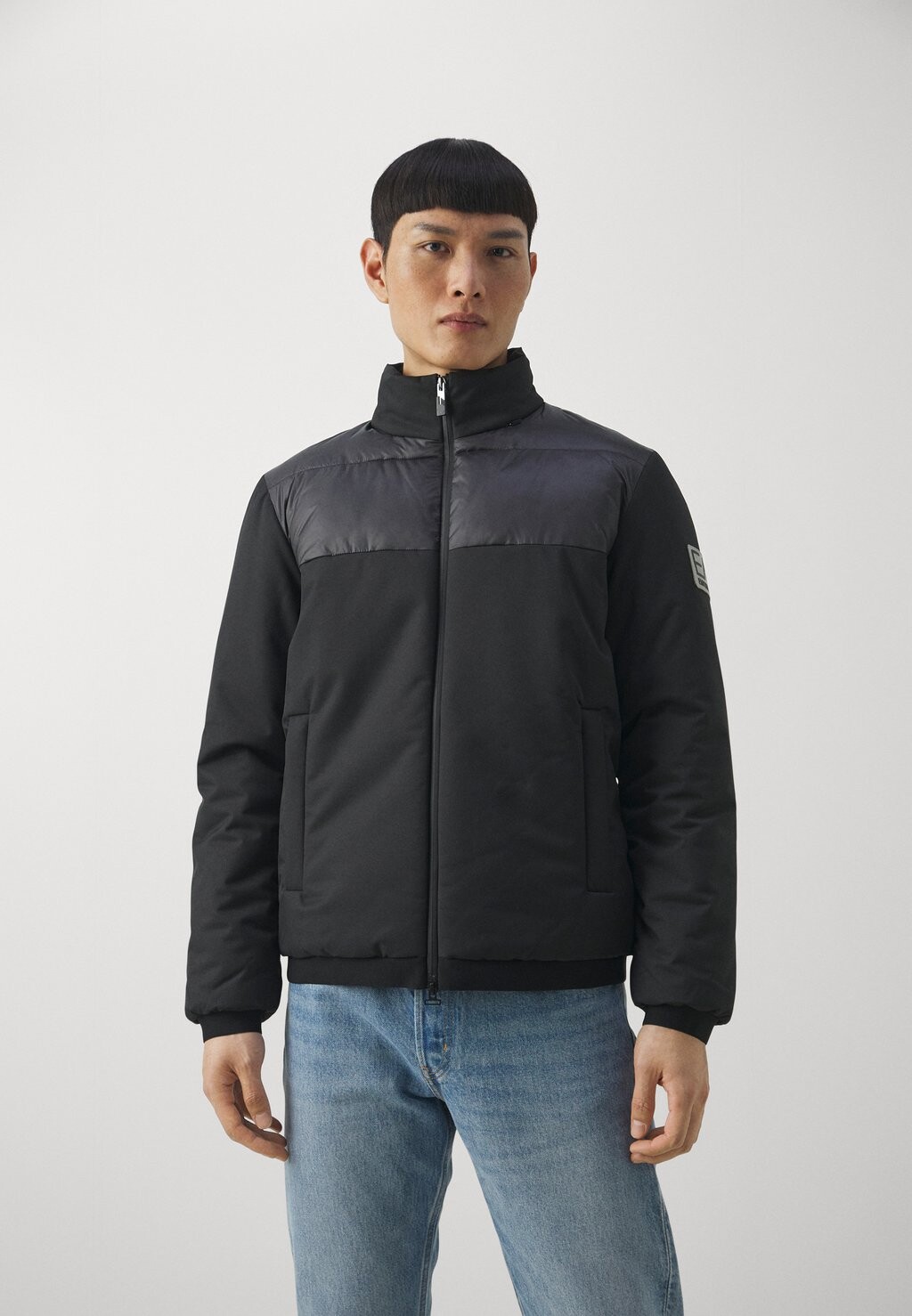 

Зимняя куртка EA7 Emporio Armani, черный