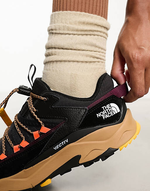 

Черные и бежевые кроссовки The North Face VECTIV Taraval