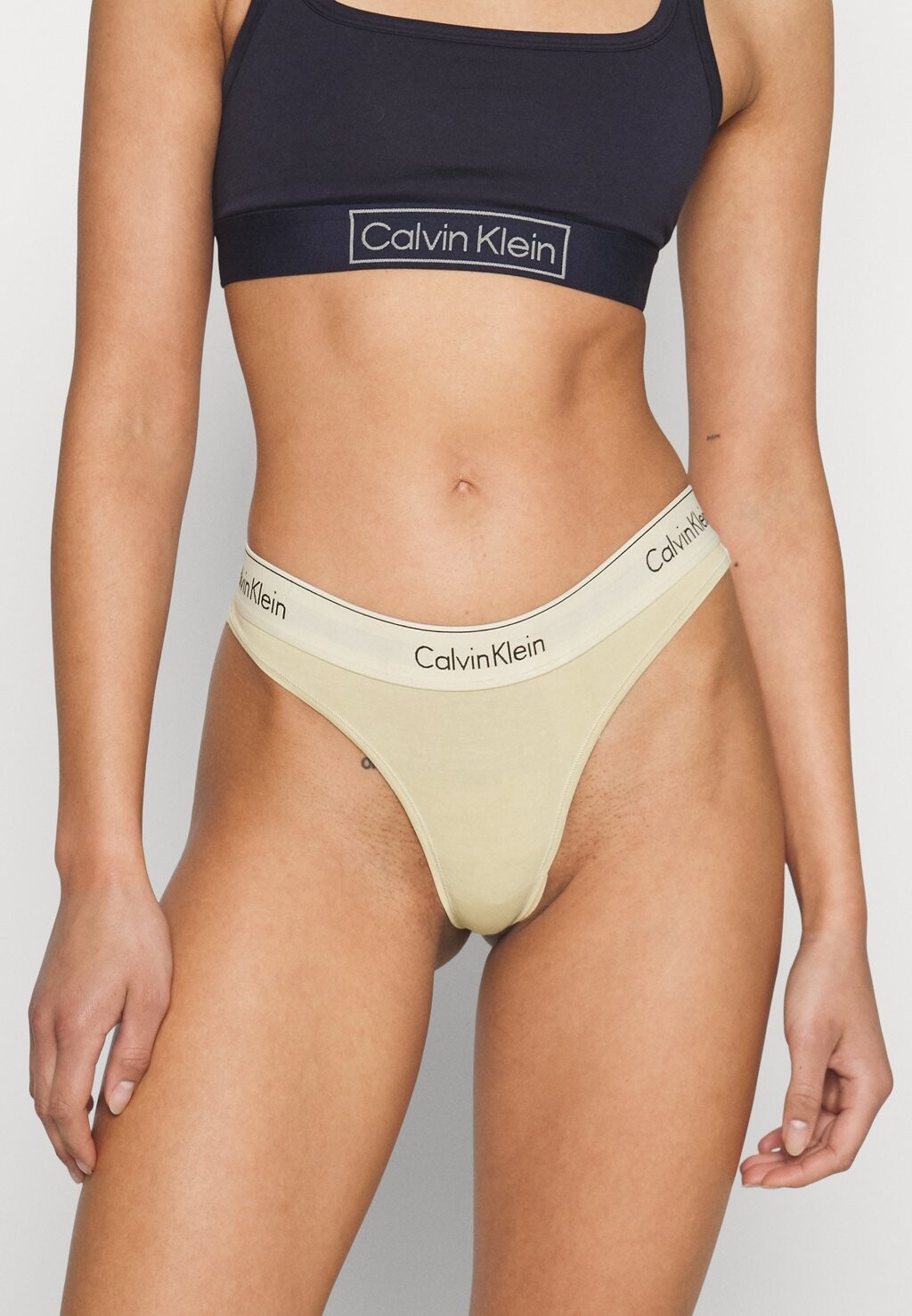

Стринги Calvin Klein Underwear