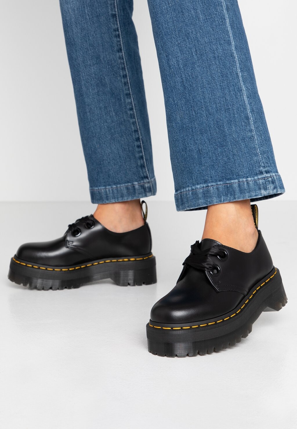 

Ботинки на шнуровке Dr. Martens