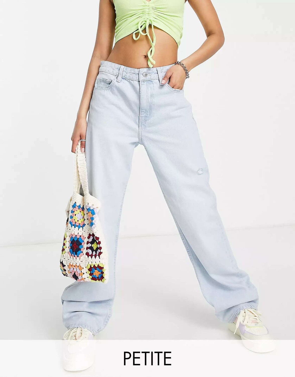 

Отбеленные джинсы с завышенной талией Bershka Petite