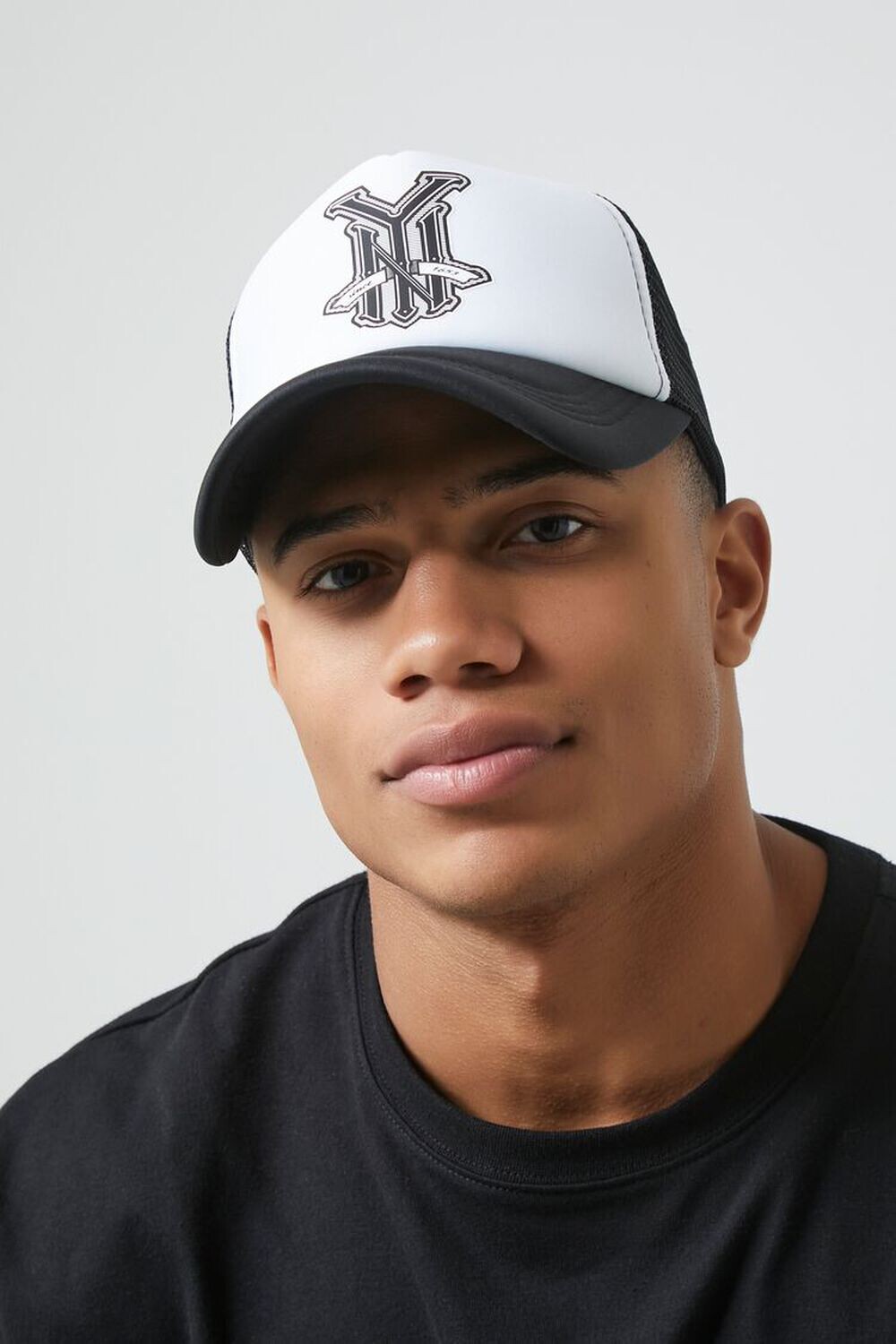 

Бейсбольная кепка NY Graphic Trucker Forever 21, черный