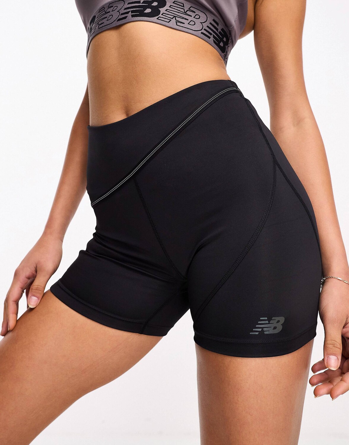 

Черные шорты New Balance Q Speed