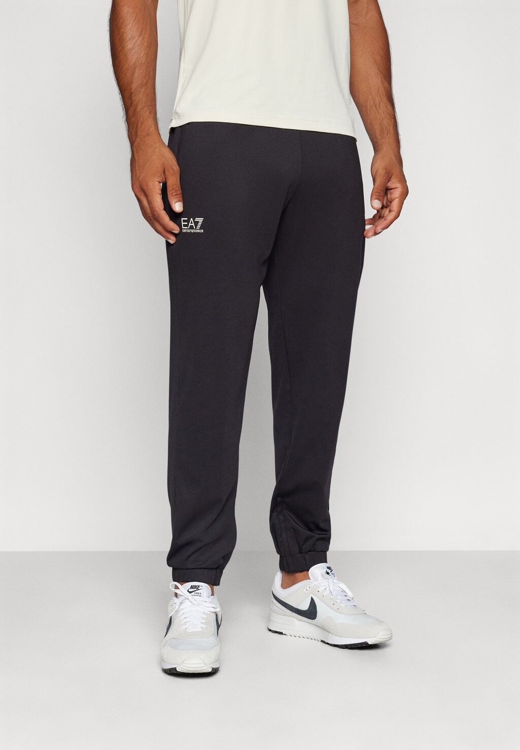 

Спортивные брюки GOLF PRO PANTS HEAVY EA7 Emporio Armani, черный