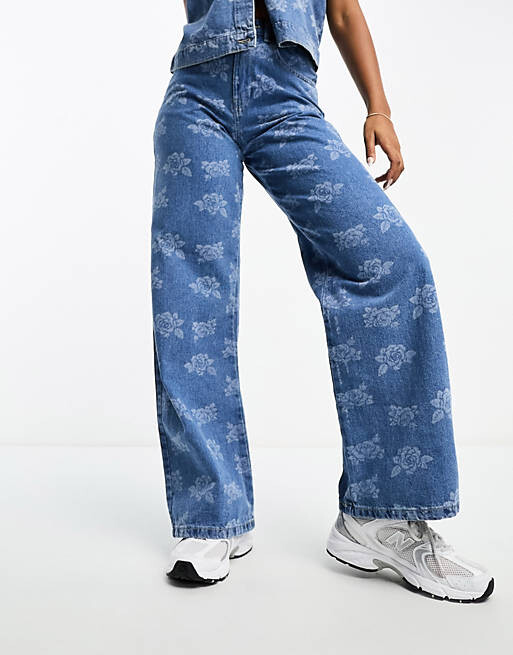 

Синие широкие джинсы с размытым принтом Vero Moda