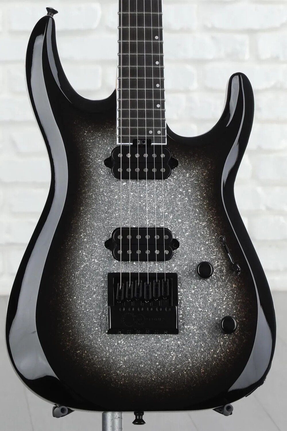 

Новая серия Jackson Pro Plus DK Modern EverTune 6 — серебристая блестка