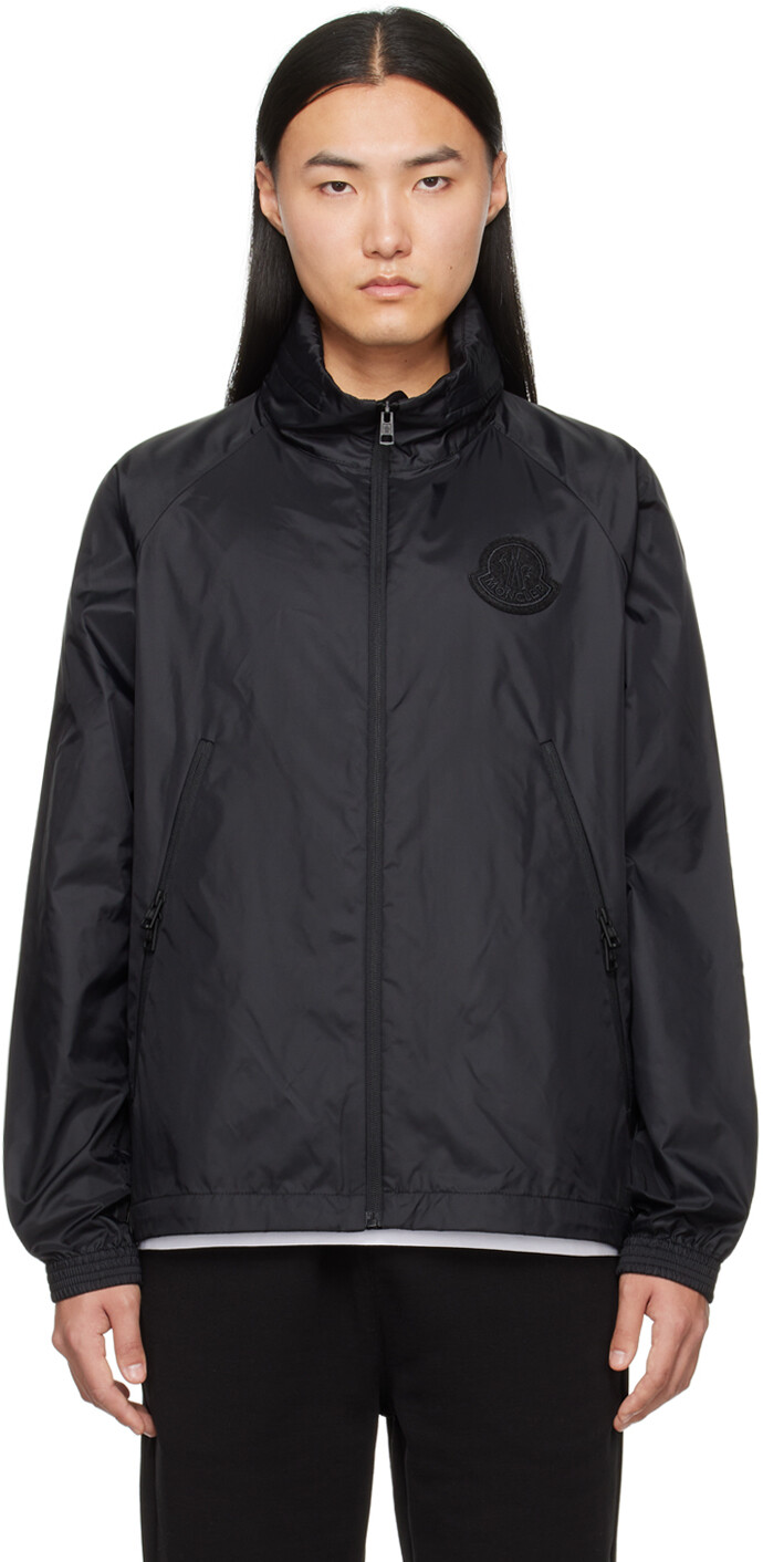 

Черная куртка с аппликацией Moncler