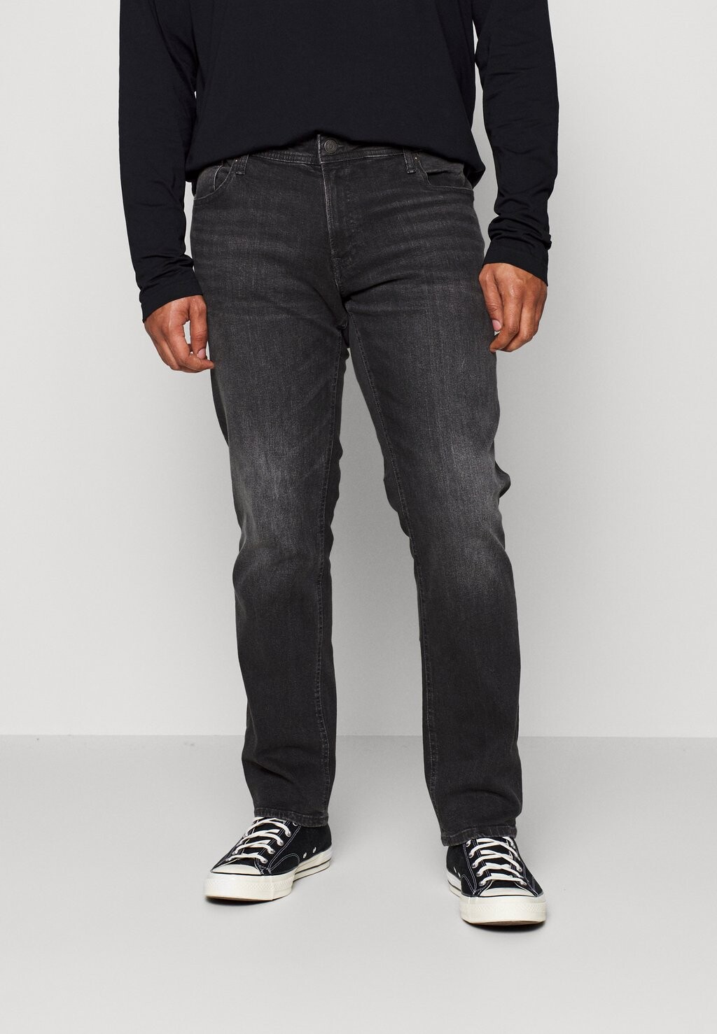 

Джинсы прямого кроя Jack & Jones