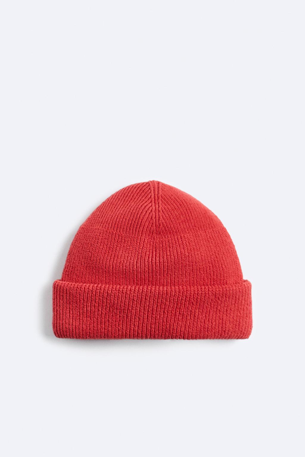Короткая шапка ZARA, красный