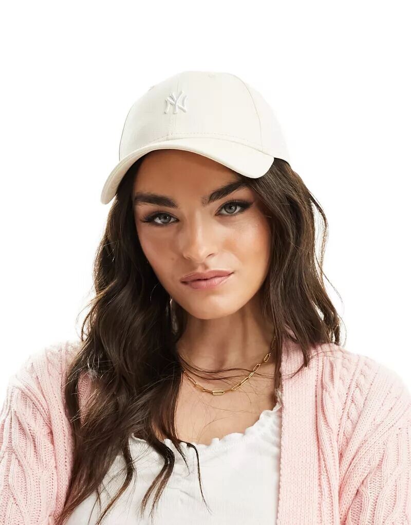 

Белоснежная кепка New Era 9Forty NY Yankees с небольшим логотипом