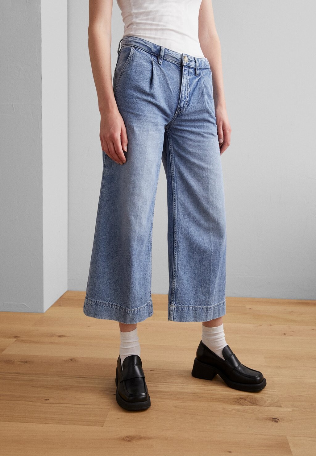 

Расклешенные джинсы Esprit