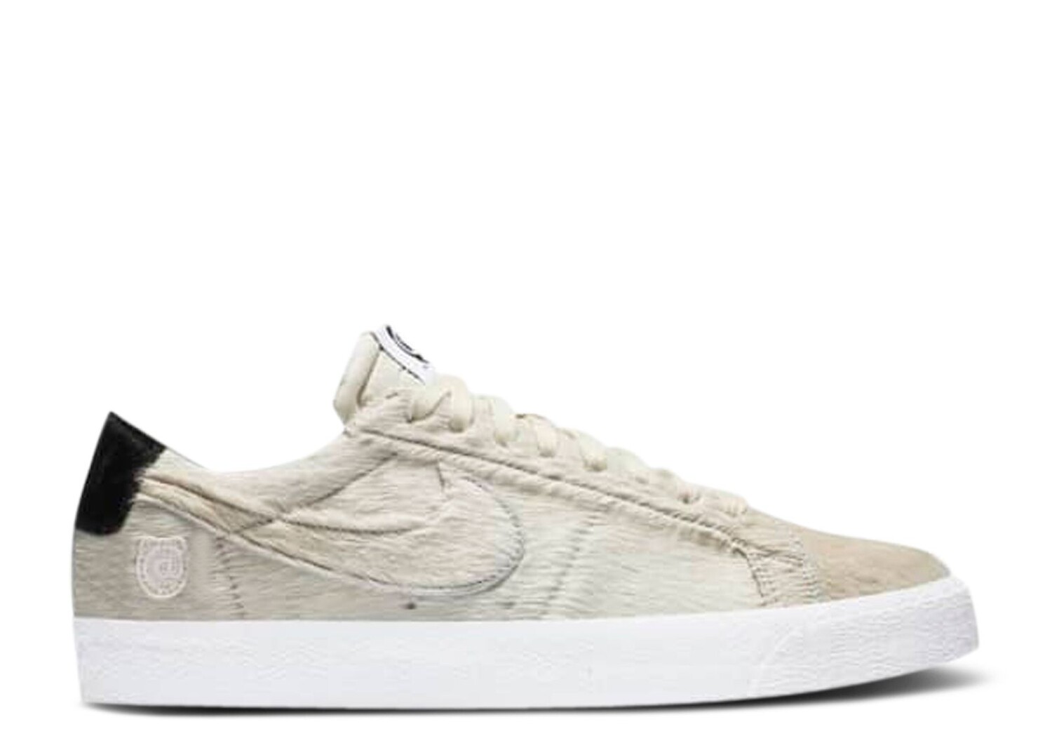 

Кроссовки Nike Medicom Toy X Blazer Low Sb 'Be@Rbrick', кремовый, Бежевый