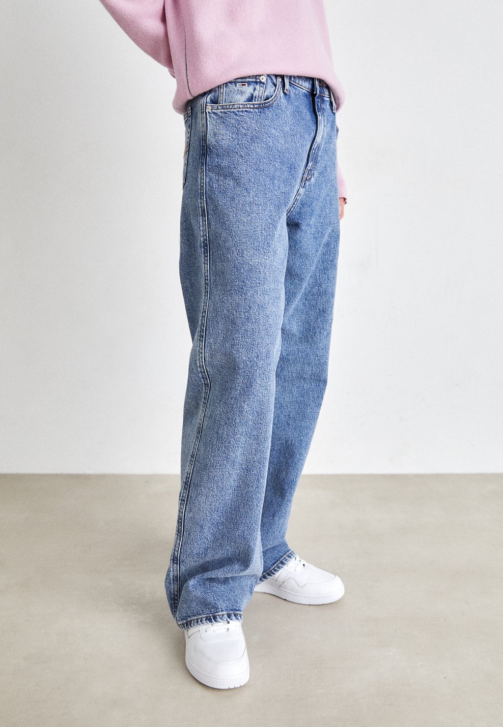 Джинсы свободного кроя Tommy Jeans, цвет denim medium джинсы свободного кроя mom tommy jeans цвет denim light