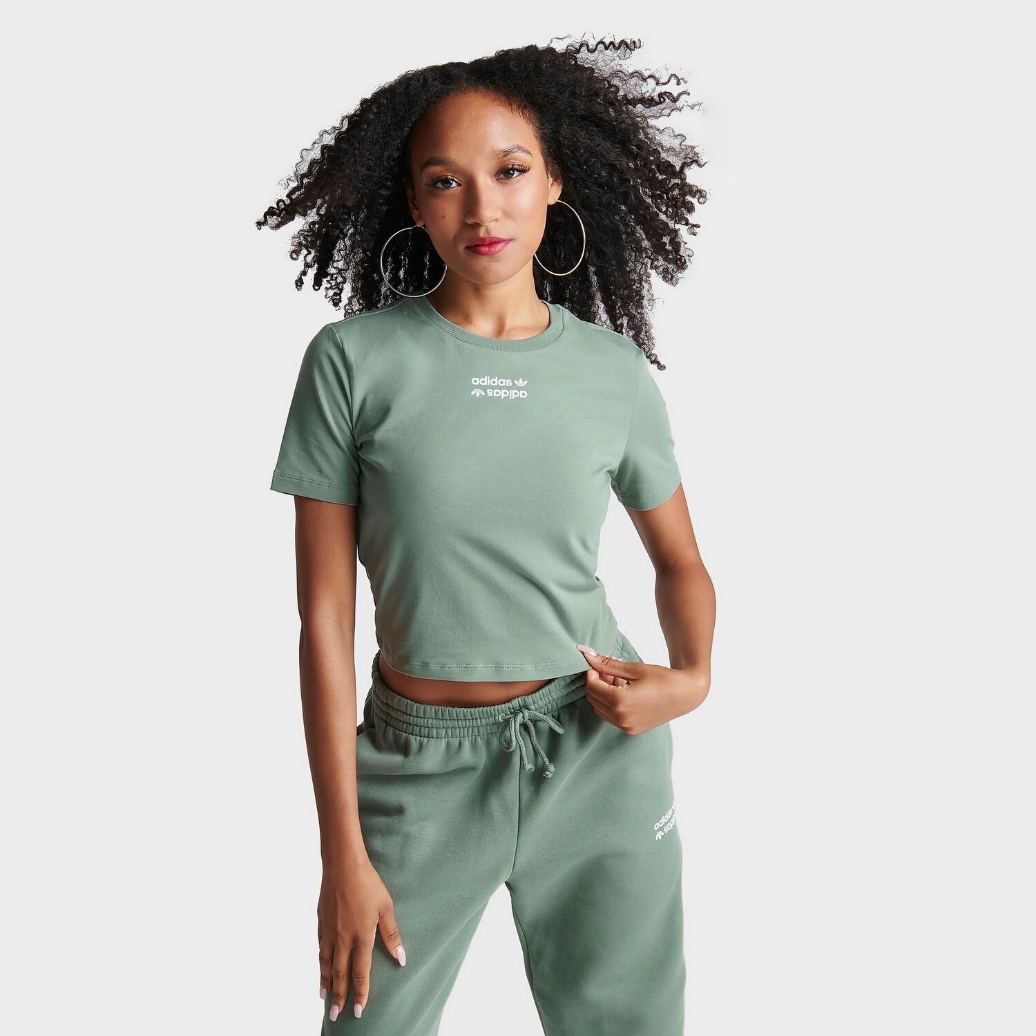 

Женская футболка с линейным рисунком adidas Originals, зеленый