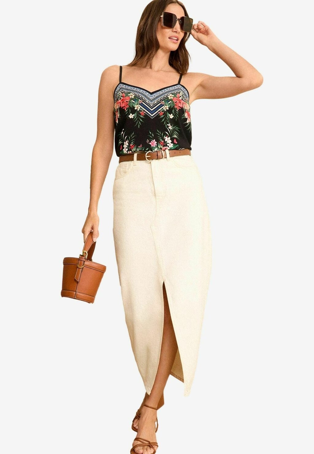 

Топ BORDER REGULAR FIT Love & Roses, черный