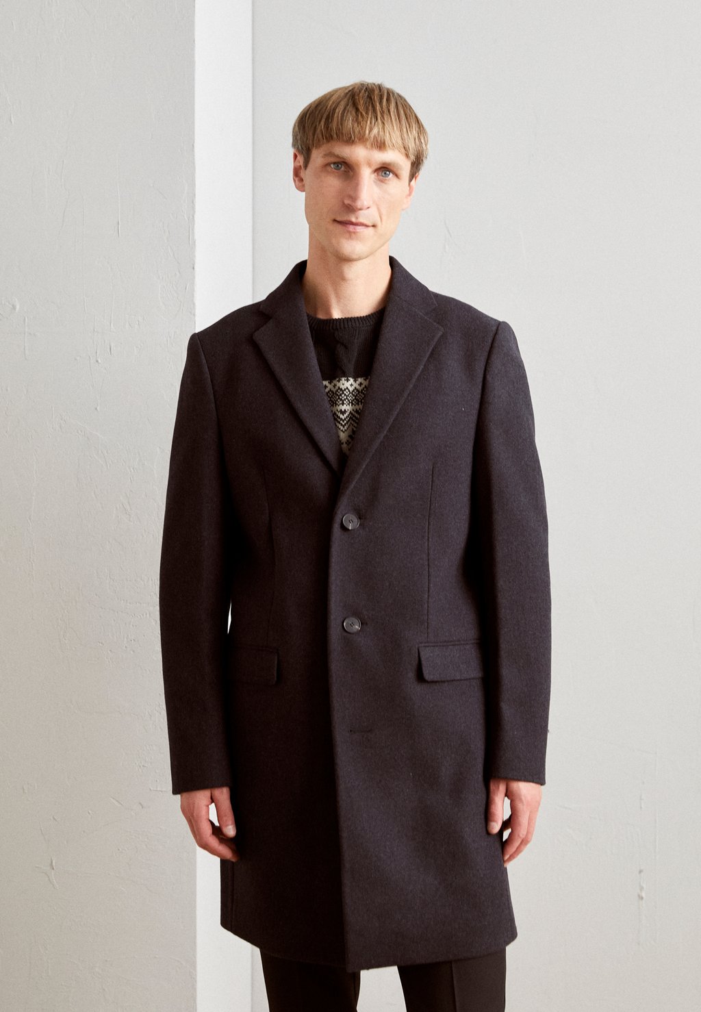 Классическое пальто Isaac Dewhirst, угольно-серый