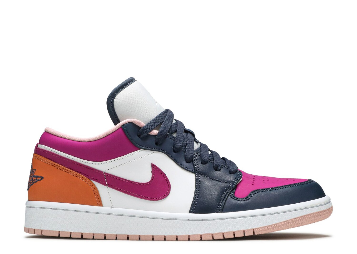 Кроссовки Air Jordan Wmns Air Jordan 1 Low Se 'Mismatched - Purple Magenta', разноцветный кроссовки eric koston x air jordan 1 low sb powder blue синий