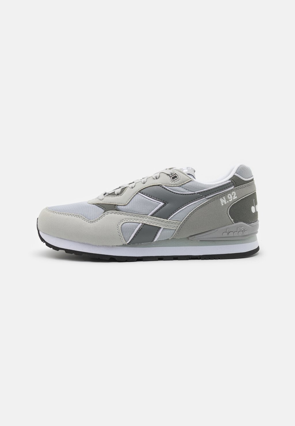 

Кроссовки Diadora