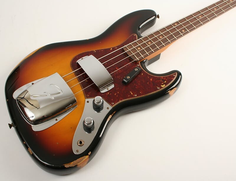 

Басс гитара Fender Custom Shop '62 J Bass Relic Rosewood Fretboard 3-Color Sunburst CZ566078