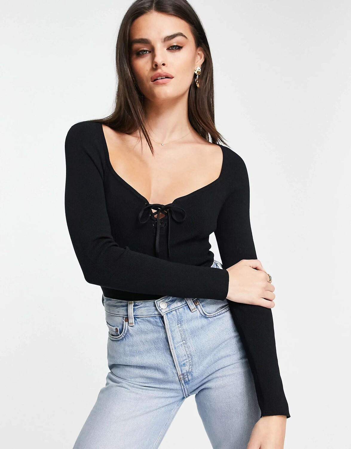 

Черный вязаный топ с вырезом в форме сердца и шнуровкой спереди ASOS