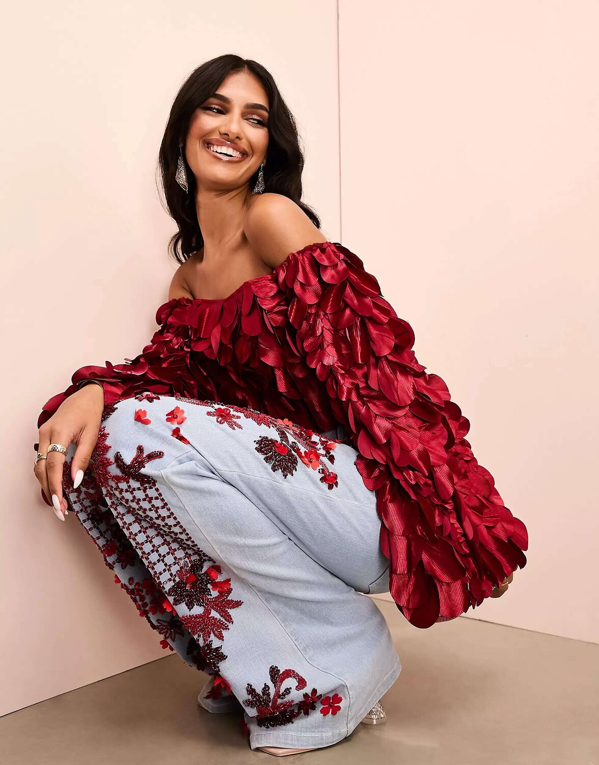 

Красный топ-бандо с открытыми плечами и рюшами ASOS LUXE 3D