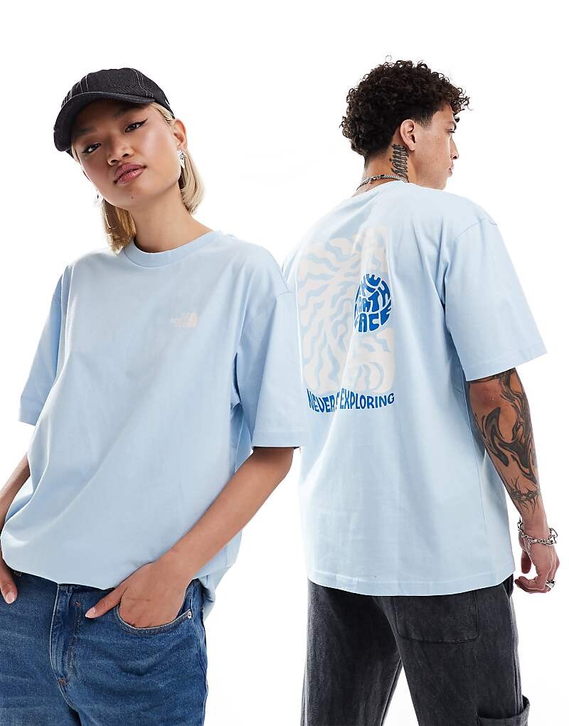 

Голубая и белая футболка оверсайз с принтом на спине The North Face Exotic Days