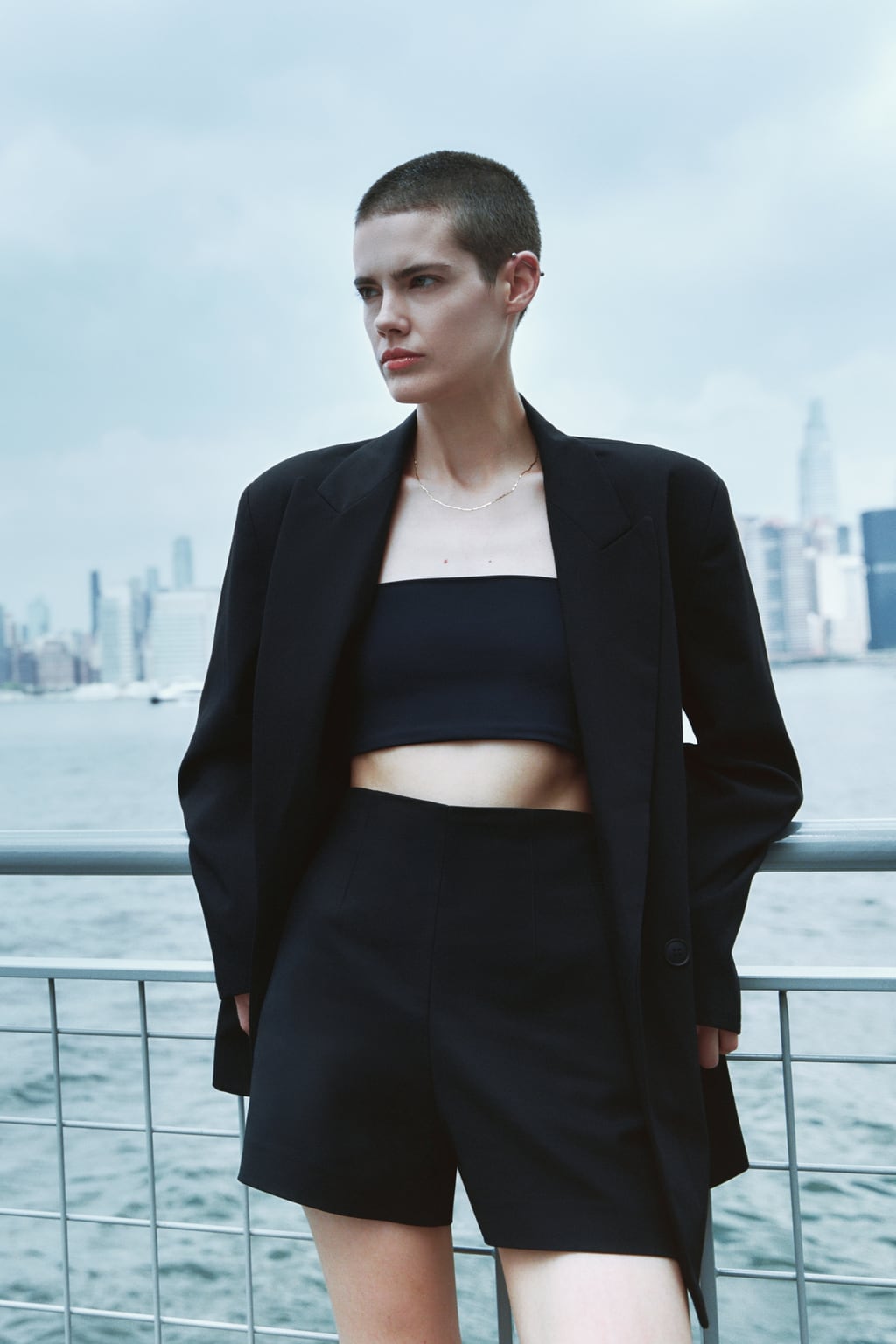 

Шорты-бермуды с высокой талией ZARA, черный