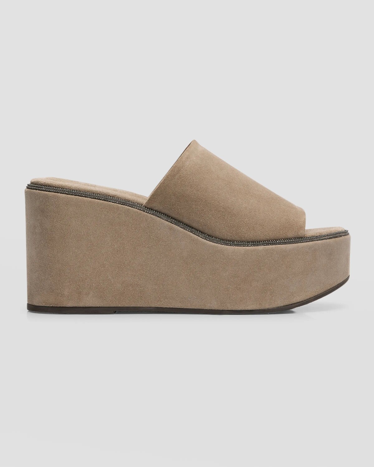 Замшевые босоножки на танкетке Brunello Cucinelli, цвет C5859 Beige